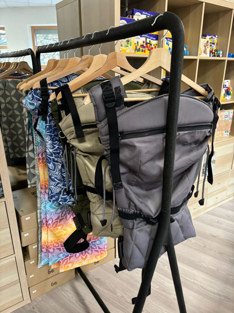 Monkey Mum - Showroom otevřen - Nosítka