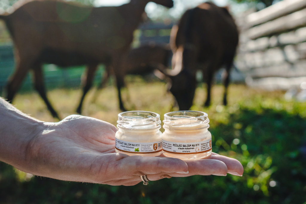 Betula Pečující balzám na rty s kozím kolostrem